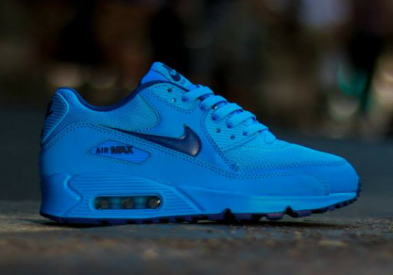 preview of Nike Air Max blue shoe side view.png